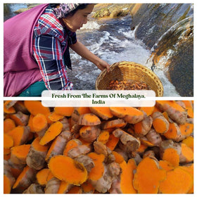 Poudre de Curcuma Lakadong sur une table avec ingrédients de cuisine