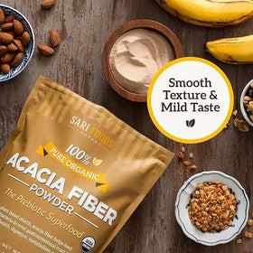 Poudre de fibre d'acacia Sari Foods sur une table