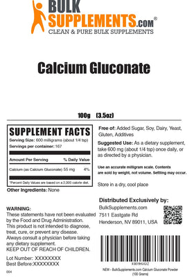 Poudre de Gluconate de Calcium BulkSupplements sur une table en bois