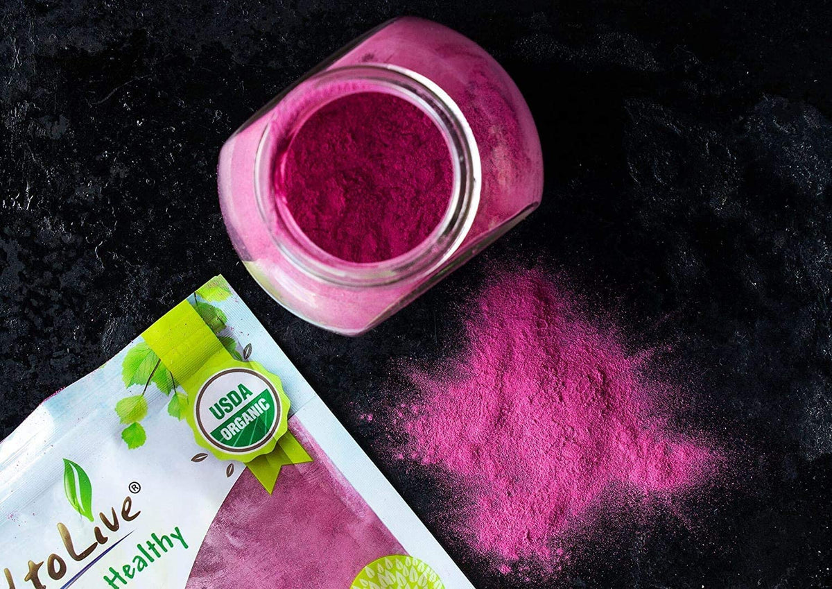 Poudre de jus de cassis Food to Live dans un bol avec des baies