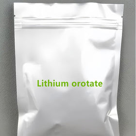 Poudre de Lithium Orotate HealthyFinds sur une cuillère