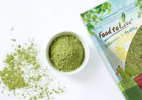 Poudre de luzerne Food to Live sur une salade