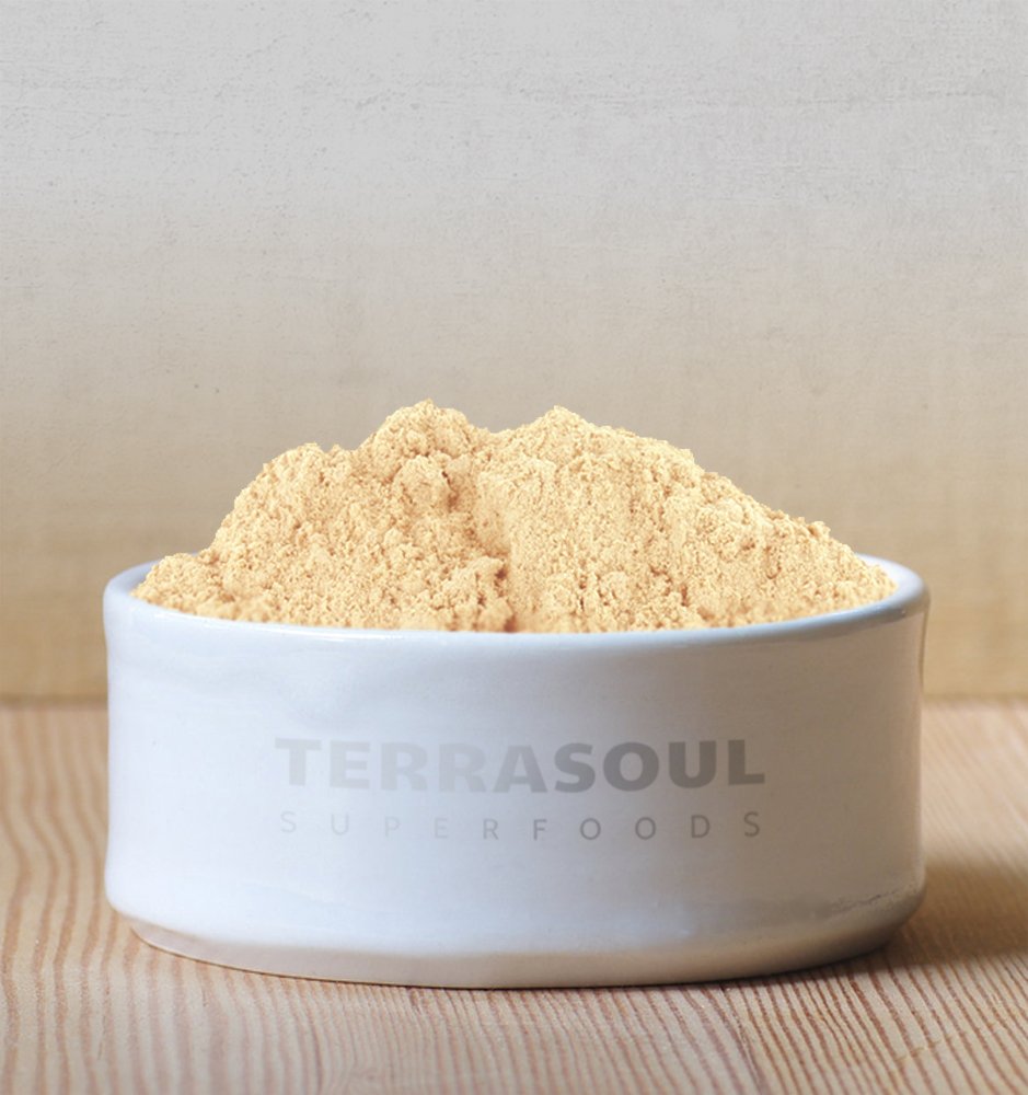 Poudre de Maca Gelatinisé dans un bol avec des ingrédients naturels