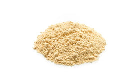 Poudre de Maca Jaune Bio Yupik 271g en utilisation dans un smoothie