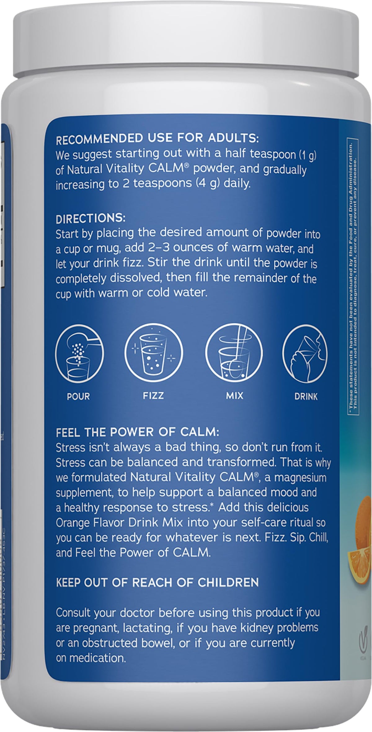 Poudre de magnésium Calm Natural Vitality 540g mélangée dans un verre d'eau
