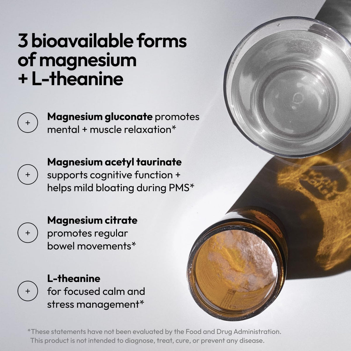 Poudre de magnésium Magnesi-Om de Moon Juice dans un verre d'eau