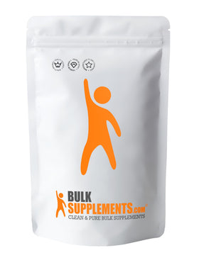 Poudre de malate de magnésium BulkSupplements sur un fond neutre