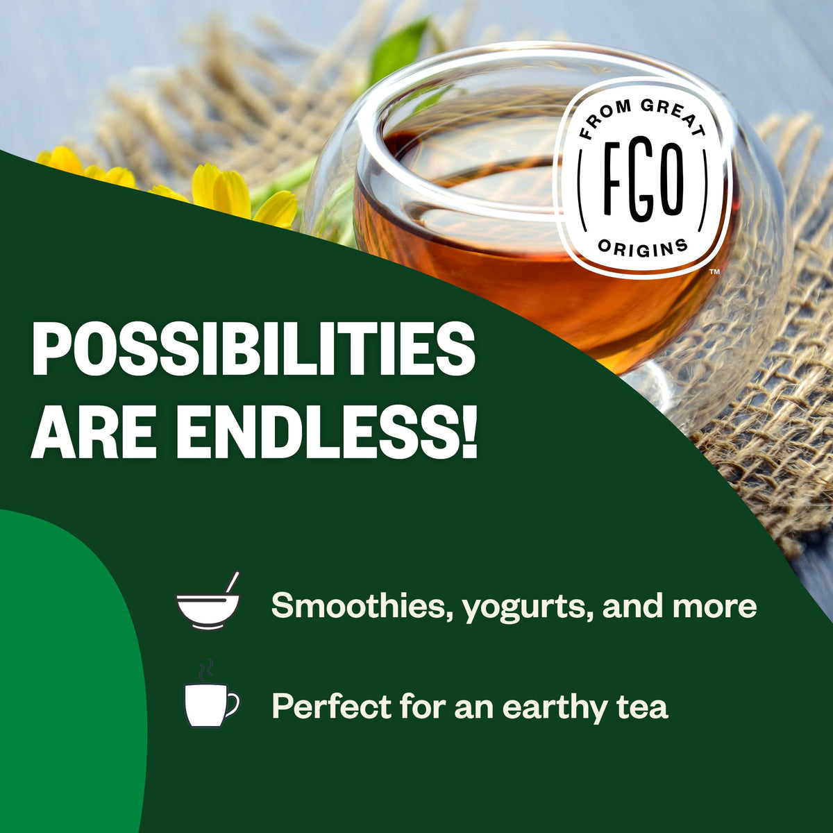 Poudre de moringa bio FGO sur une table en bois