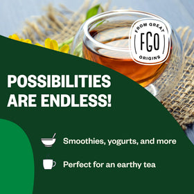 Poudre de moringa bio FGO sur une table en bois
