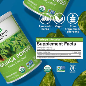 Poudre de Moringa Bio ORGANIC INDIA 575g, sur une table en bois