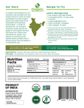 Poudre de Moringa biologique Organic Spice Resource sur une cuillère