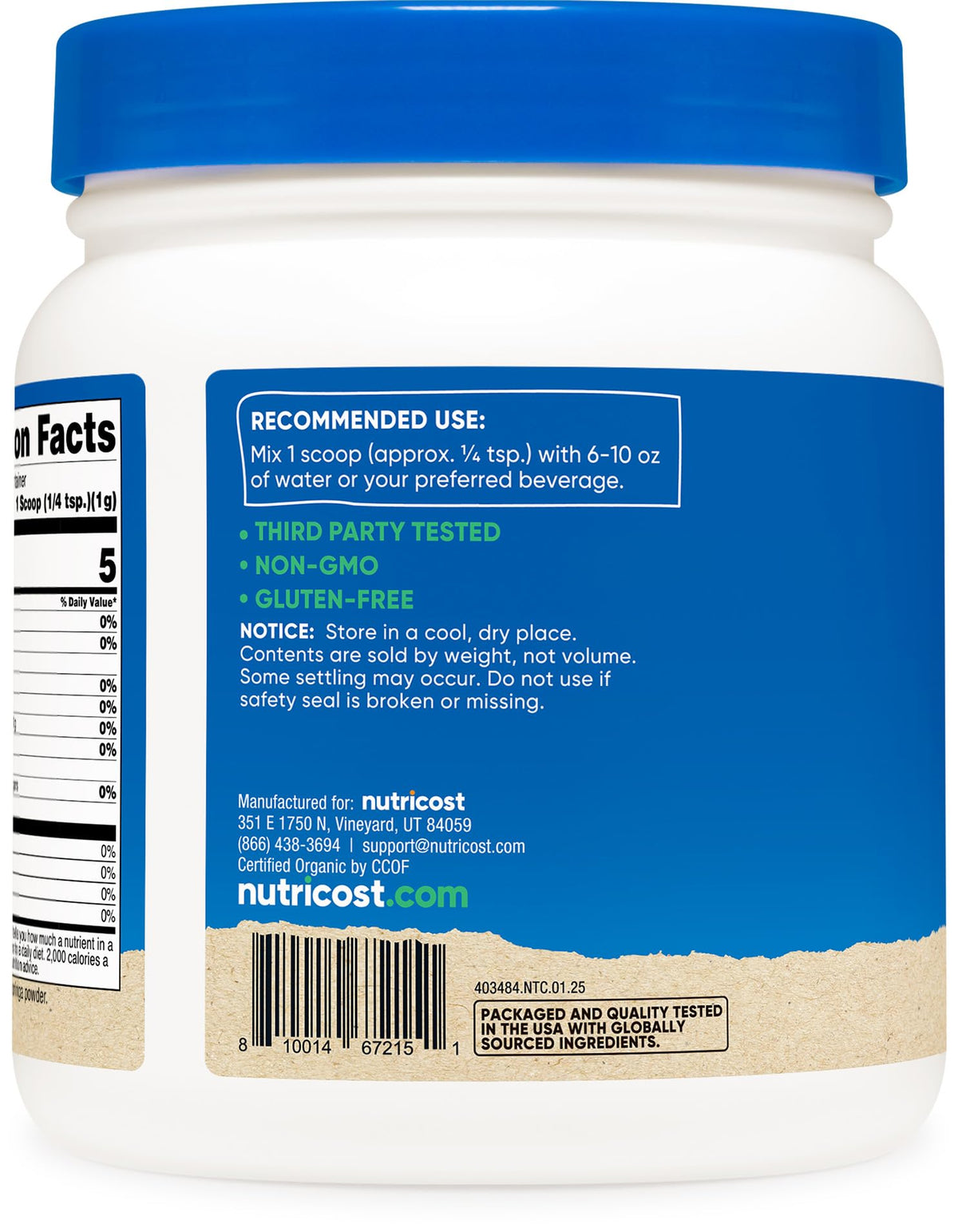 Poudre de moringa Nutricost versée dans un smoothie