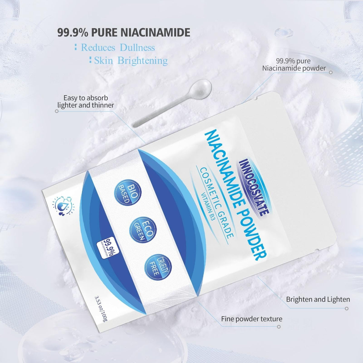 Poudre de Niacinamide INNOCOSVATE sur une table avec des ingrédients cosmétiques