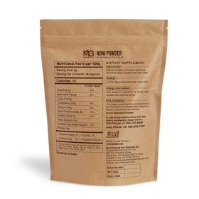 Poudre de Noni MB Herbals 227g versée dans un smoothie