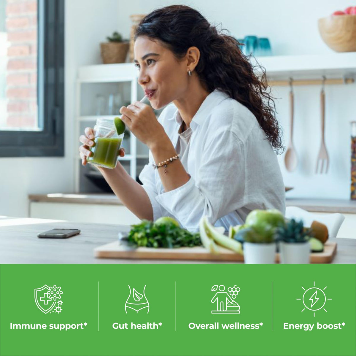 Poudre de Pomme Énergie Paradise Herbs mélangée dans un smoothie