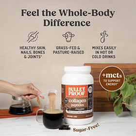Poudre de Protéine au Collagène Chocolat Bulletproof utilisée dans un smoothie