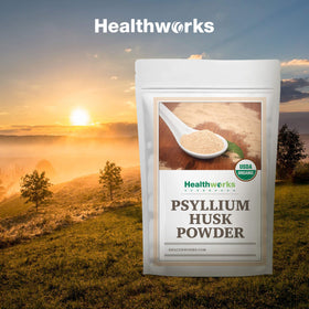 Poudre de Psyllium dans un mélange de jus