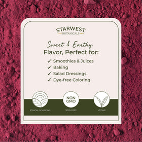 Poudre de racine de betterave bio Starwest saupoudrée sur un smoothie