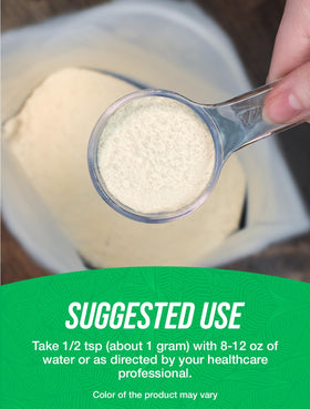 Poudre de resvératrol BulkSupplements dans un verre d'eau