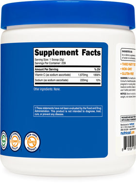 Poudre de sodium ascorbate Nutricost mélangée avec un smoothie