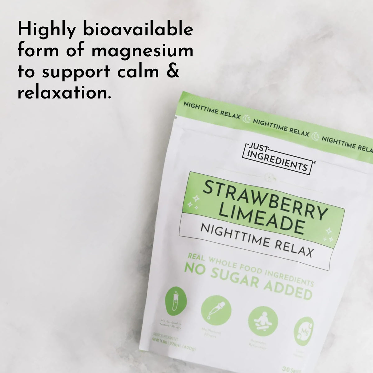 Poudre de Sommeil JUST INGREDIENTS Strawberry Limeade dans un verre d'eau