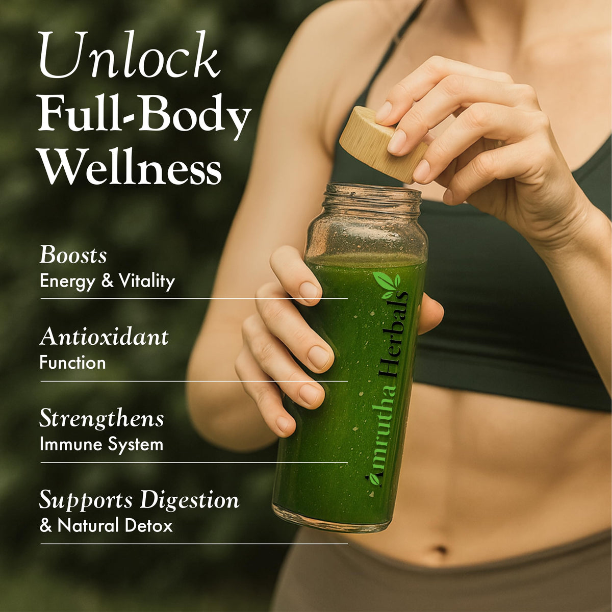 Poudre de Spiruline Bio et Moringa Amrutha Herbals, mélange dans un smoothie