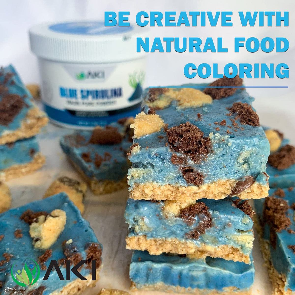 Poudre de Spiruline Bleue AKI ORGANIC dans un smoothie bowl