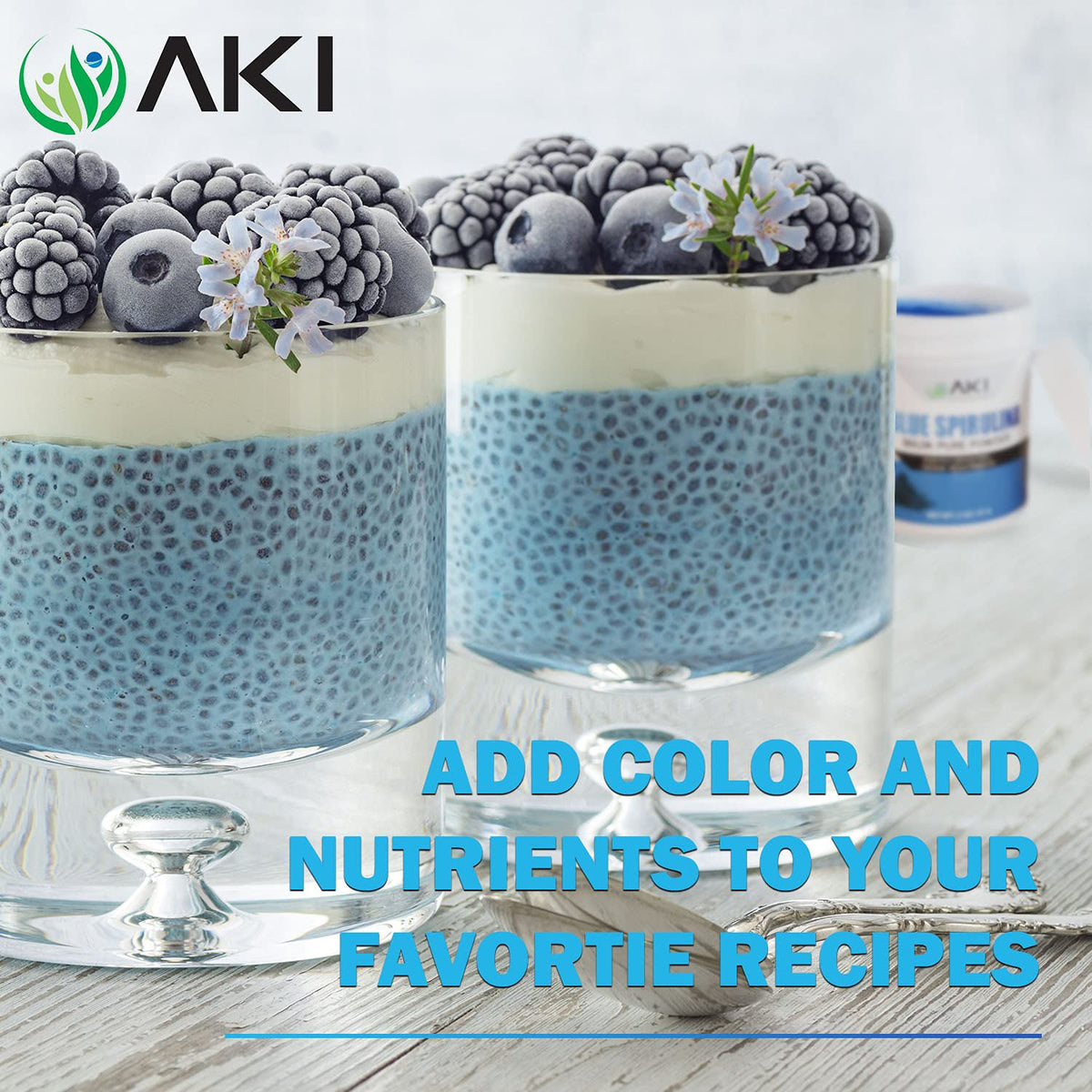 Poudre de Spiruline Bleue E18 AKI ORGANIC dans un bol