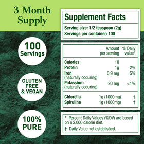 Poudre de Spiruline Chlorella 50/50 Good Natured sur une table