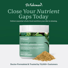 Poudre de super-aliments verts Dr. Fuhrman sur une cuillère