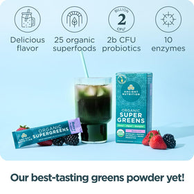Poudre de Super Greens Bio Ancient Nutrition, contenu dans un verre