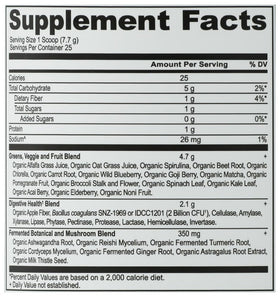 Poudre de Super Greens Bio dans un verre avec de l'eau
