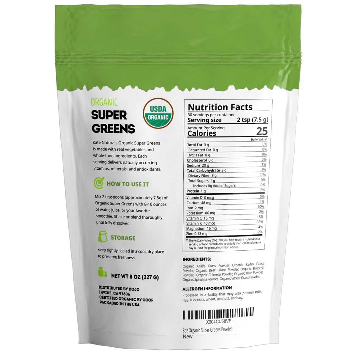 Poudre de Super Greens Bio Kate Naturals dans un smoothie