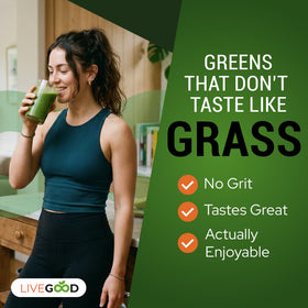 Poudre de Super Greens Bio LIVEGOOD avec une cuillère