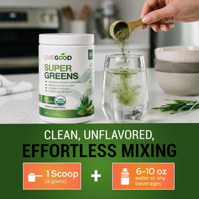 Poudre de Super Greens Bio LIVEGOOD sur une table en bois