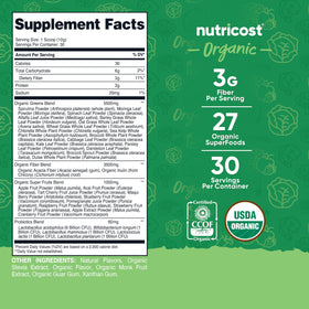 Poudre de super greens bio Nutricost versée dans une cuillère