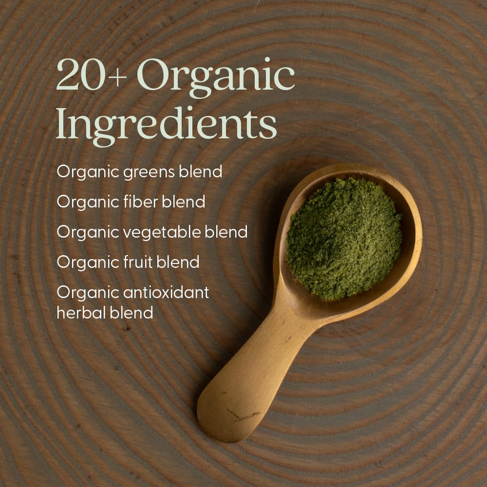 Poudre de Super Greens New Chapter dans un verre avec un smoothie