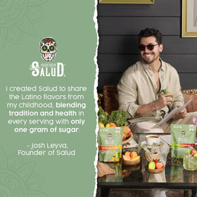 Poudre de superaliments Taste Salud 2-en-1 sur une table avec des fruits