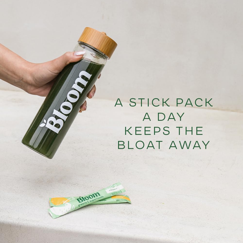 Poudre de superfood greens Bloom Nutrition dans un smoothie