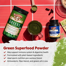 Poudre de Verts Barlean's mélangée dans un smoothie