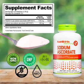 Poudre de vitamine C NutriBiotic avec une cuillère