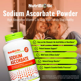 Poudre de vitamine C NutriBiotic versée dans un verre
