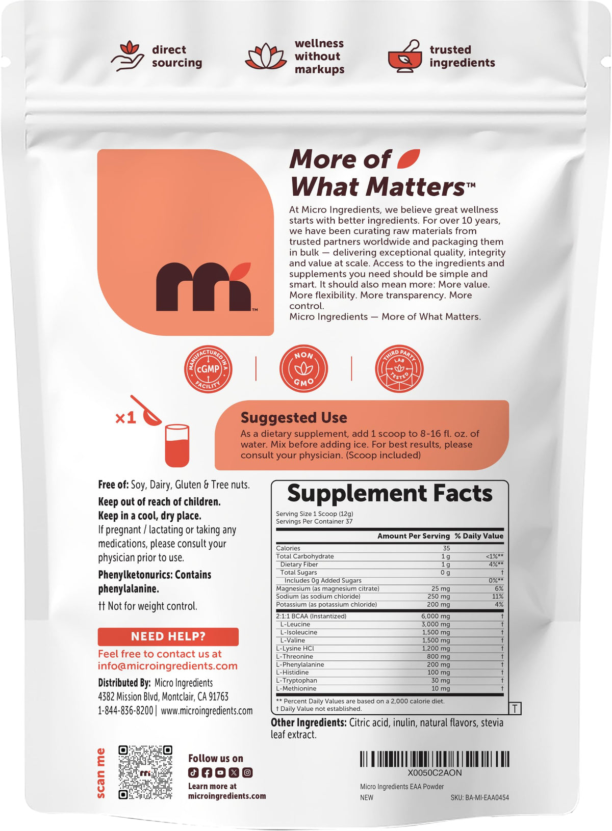 Poudre EAA + BCAA Micro Ingredients 458g sur une table de gym