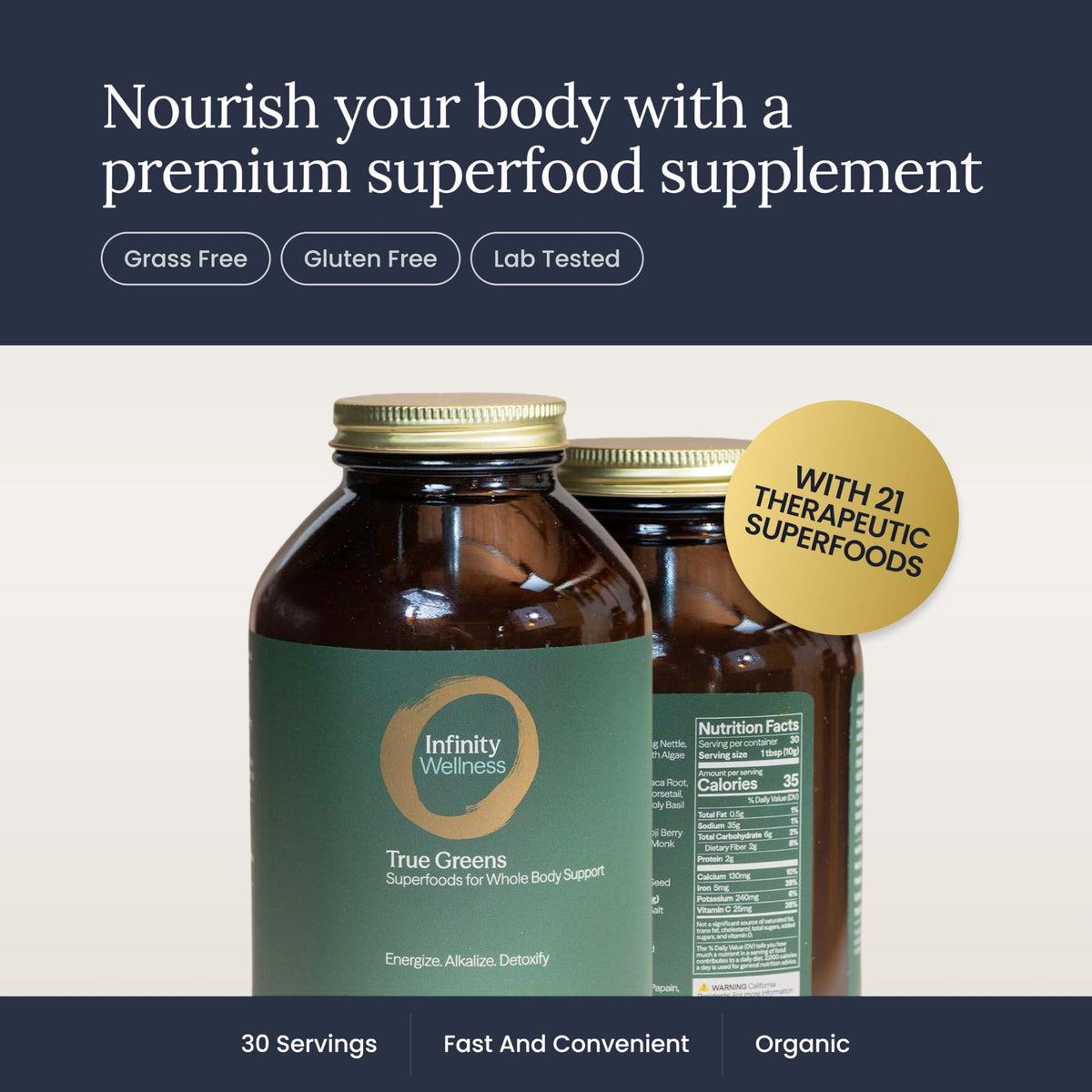 Poudre Infinity Greens mélangée dans un verre d'eau