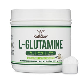 Poudre L-Glutamine Double Wood 500 g sur une table avec un verre d'eau