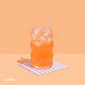 Poudre L-Glutamine Wellah dans un verre avec de l'eau