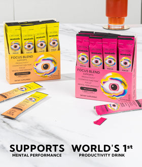 Poudre Nootropique Neutonic sur une table avec un verre