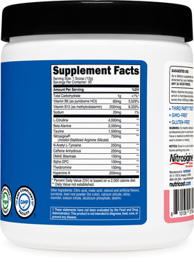 Poudre pré-entraînement Nutricost dans un shaker avant l'entraînement