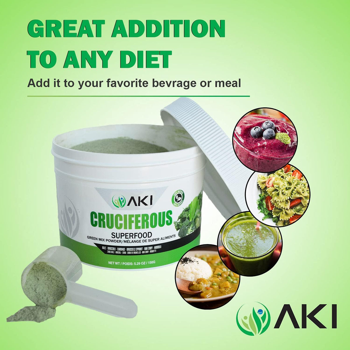 Poudre superfood AKI ORGANIC versée dans un verre avec smoothie vert