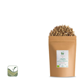 Préparation de l'infusion de racine de valériane dans une théière